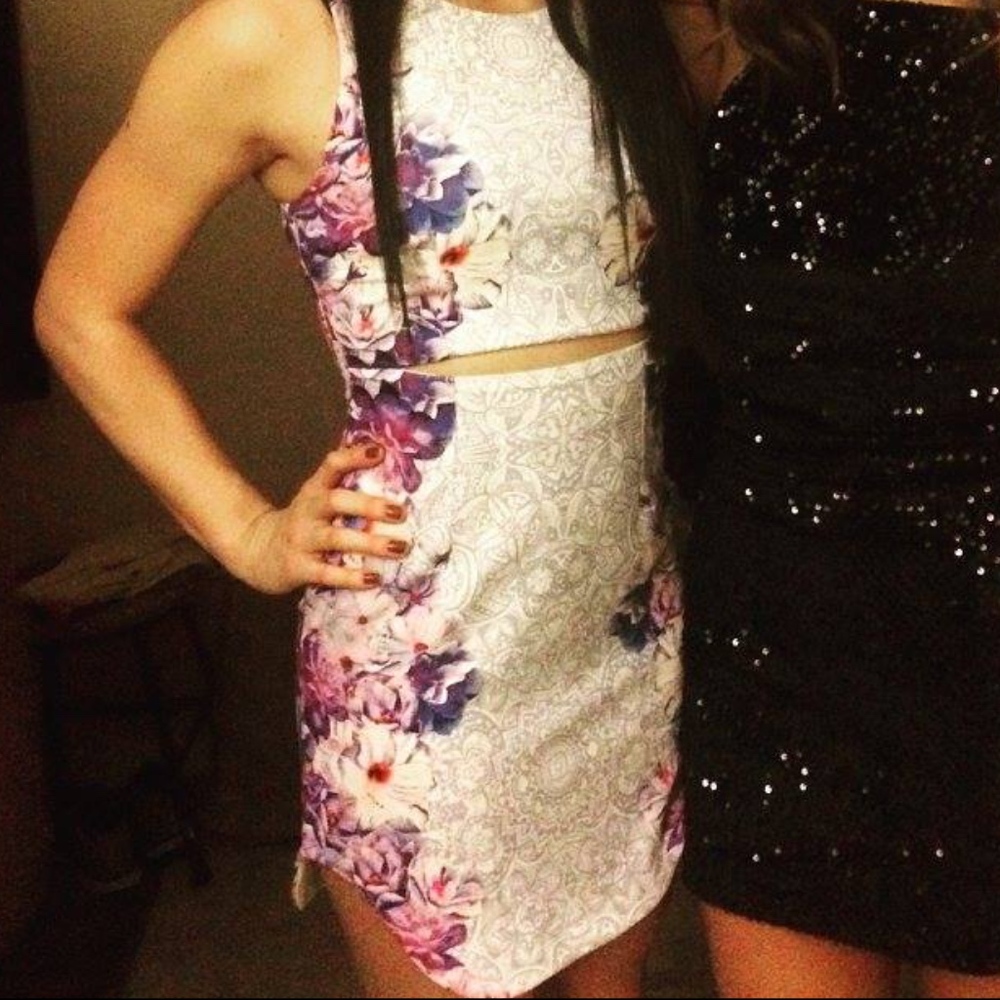 LF CUTOUT DRESS - Picture 1 of 8